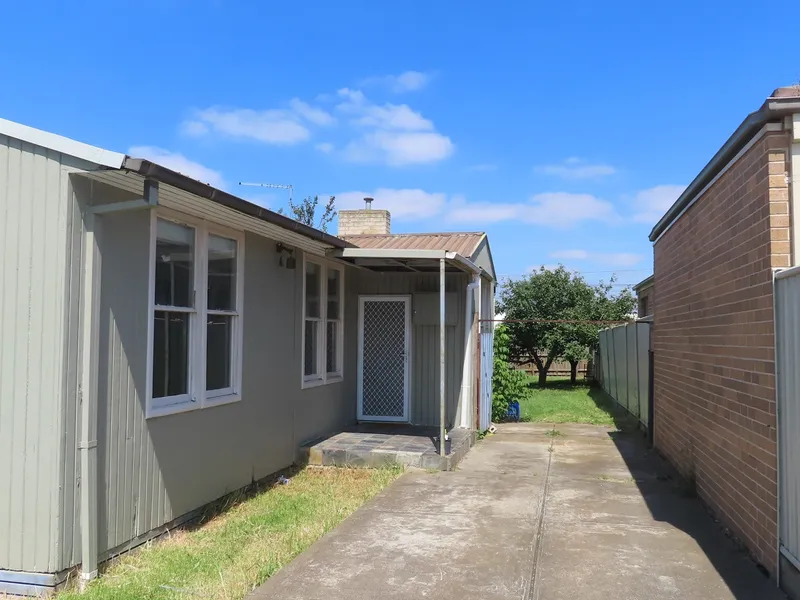 3 BEDROOM HOME IN SUNSHINE