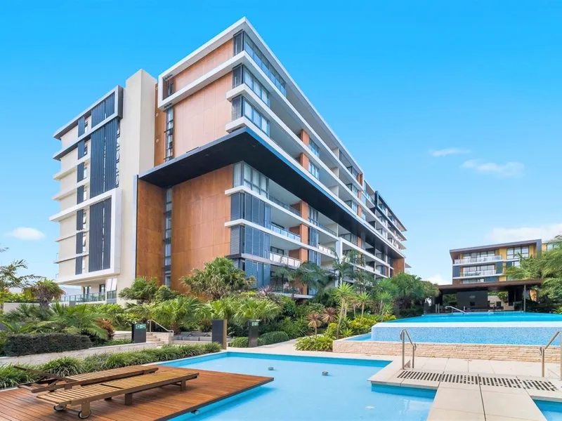 Top Ryde City Living - Luxury one bedroom plus study in prime location