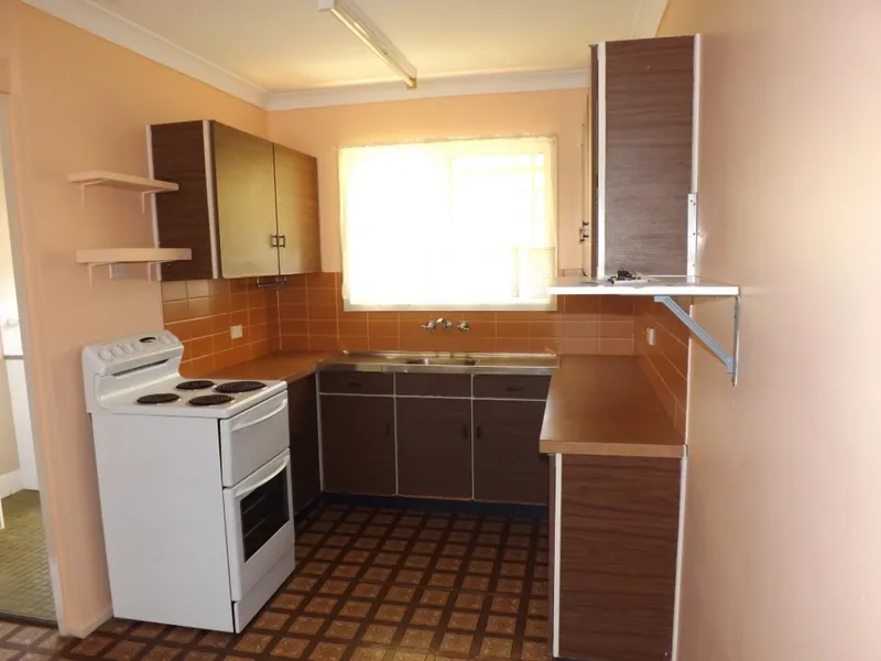 Well presented unit close to town