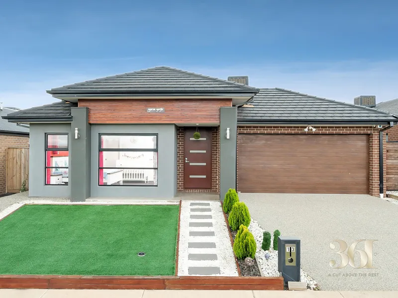 East Facing Family Entertainer within Close Proximity to Train Station & Shopping Centre