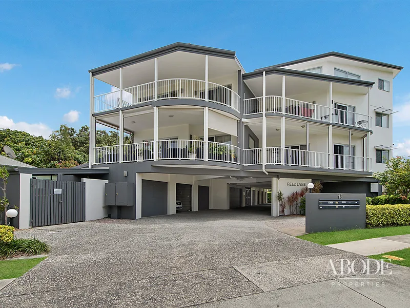 CONVENIENT AND CONTEMPORARY APARTMENT CLOSE TO THE BEACH!