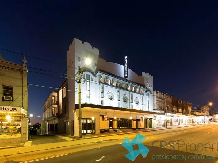 EXECUTIVE SPLIT-LEVEL URBAN RESIDENCE IN POPULAR 'MAJESTIC THEATRE' CONVERSION