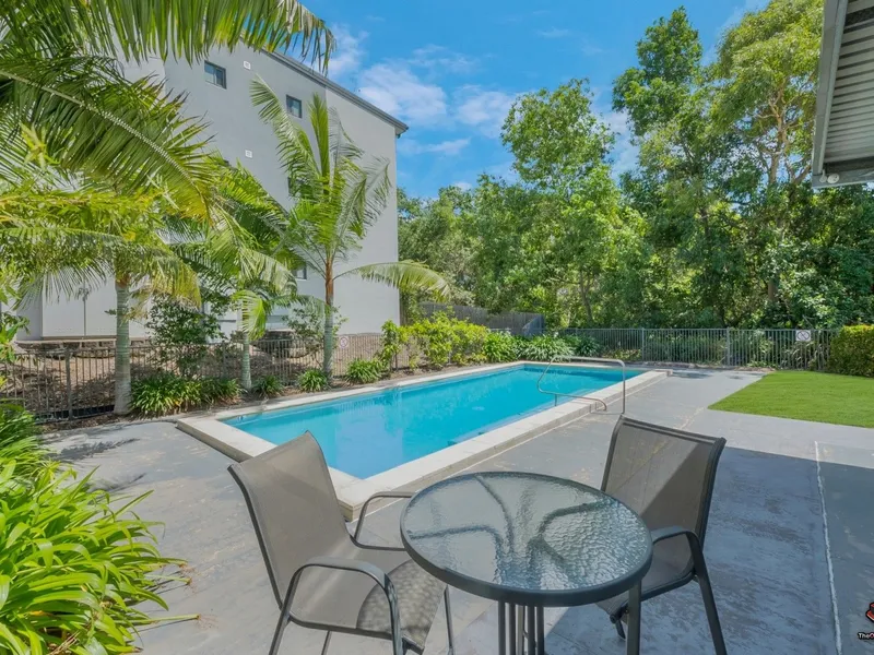 FULLY FURNISHED GROUND FLOOR APARTMENT, IN GATED COMPLEX, LOCATED CLOSE TO JCU AND TSV HOSPITAL