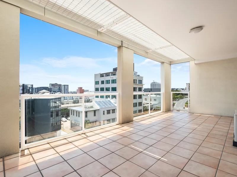 Neat 1 Bedroom Apartment with Carspace conveniently located