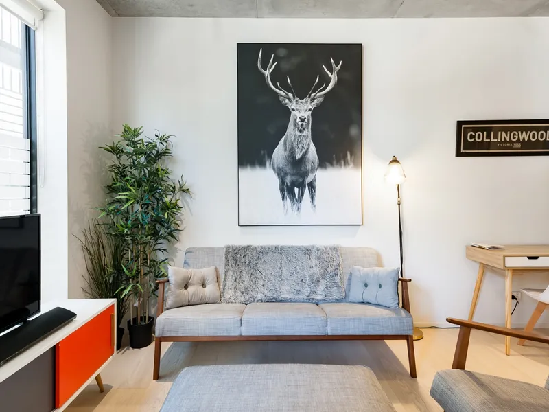 Perfect Collingwood Apartment - Fully Furnished