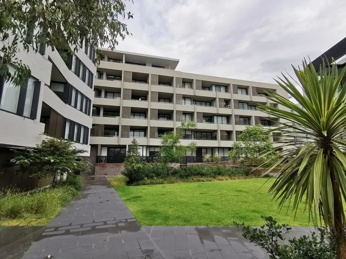 Beautiful luxury 2 bedrooms apartment locates in Majors Bay at Mortlake