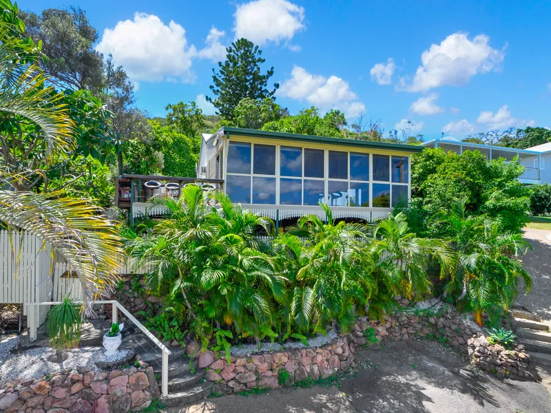 GOREGOUS HOUSE SURROUNDED BY VIEWS! FURNISHED!! 