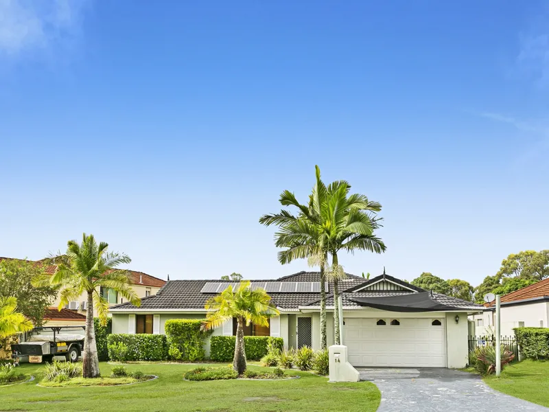 WALK TO AB PATERSON COLLEGE – ARUNDEL HILLS