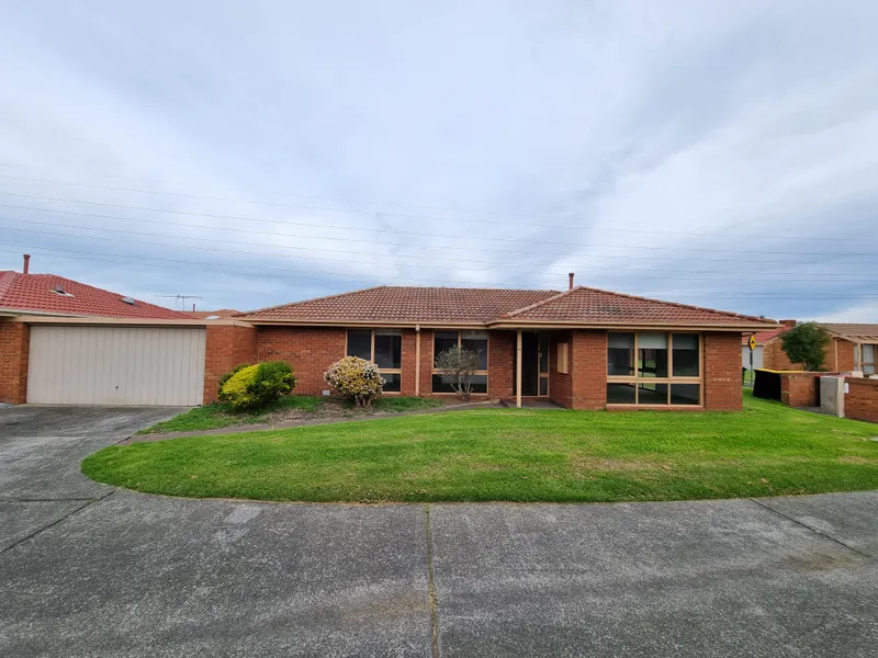 IMMACULATE 3 BEDROOM UNIT