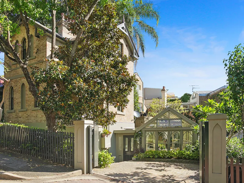 Charming c1867 residence in the heart of Edgecliff