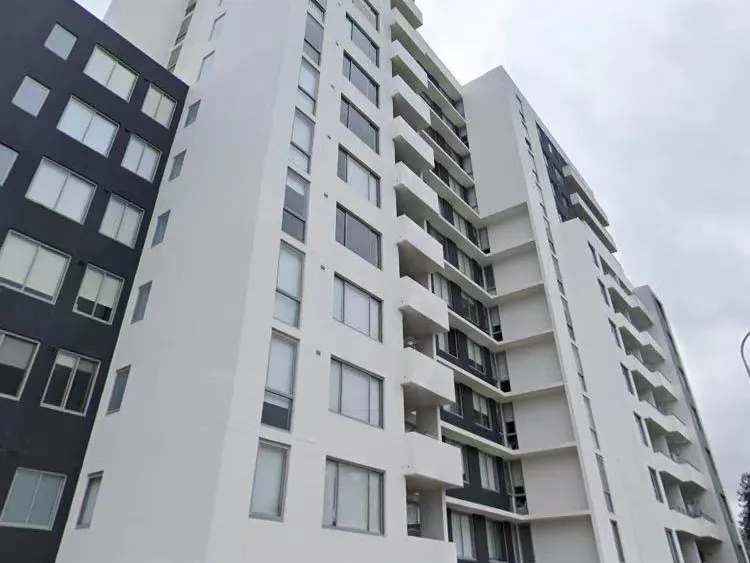 nearly new 2 spacious bed apartment at high level for rent