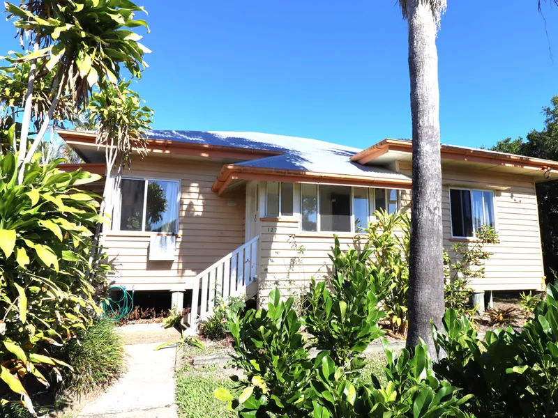 Quaint and Delightful Cottage with a Massive 9x6 Shed - Embrace the Perfect Combination of Charm and Utility!