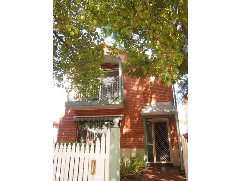 3 BEDROOM TOWNHOUSE - WITH A WHITE PICKET FENCE