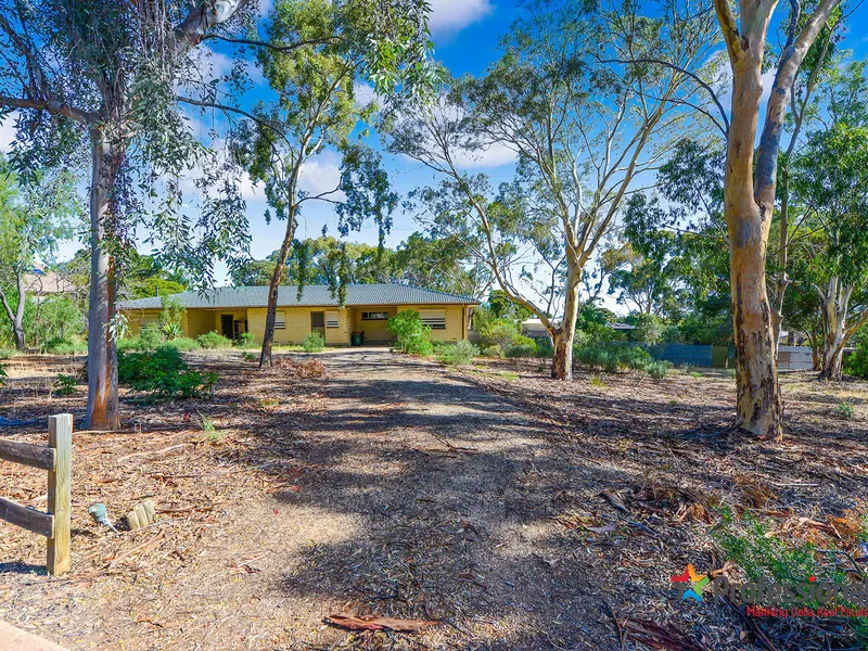 4760M2 APPROX OF LAND. Opportunities like this do not come to the market often! So much Land...