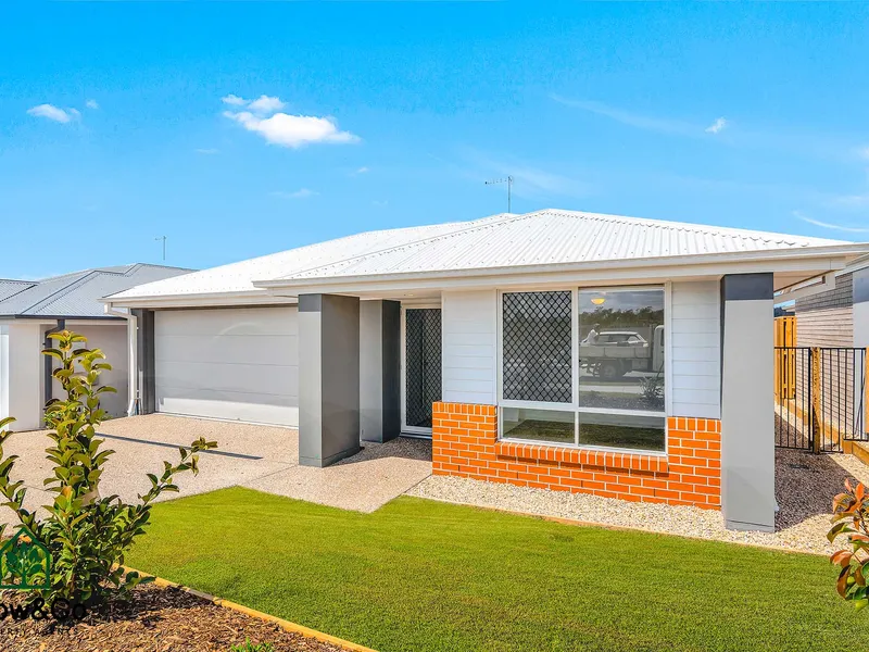 4 BED 2 LIVING AREAS WITH SOLAR POWER