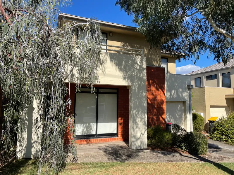 THREE BEDROOM HOUSE IN THE MONASH GREEN ESTATE.....