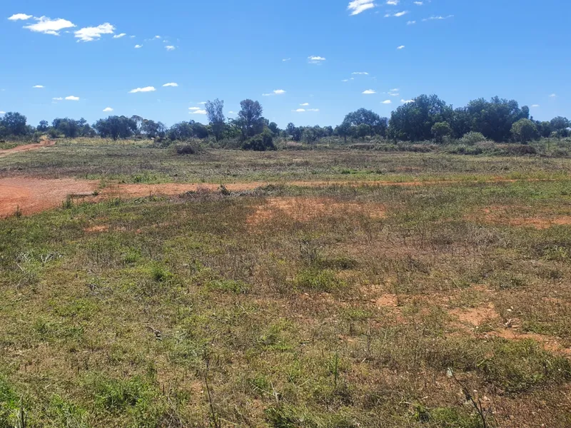 LARGE PARCEL OF VACANT LAND