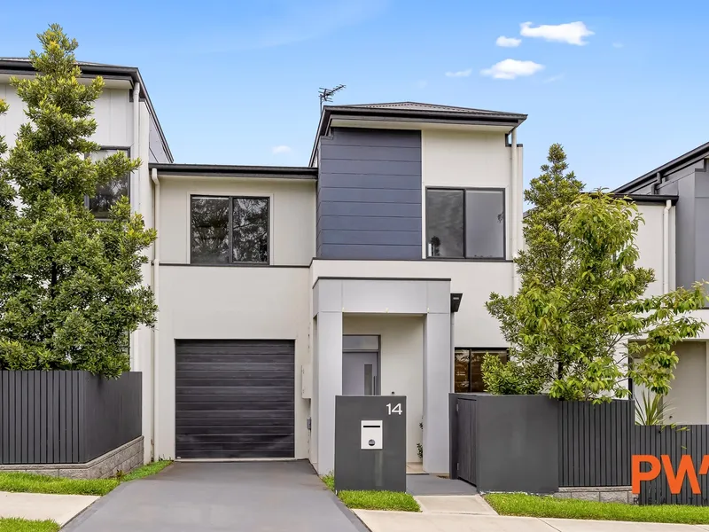 Spacious House in the Heart of Schofields Welcoming Community!