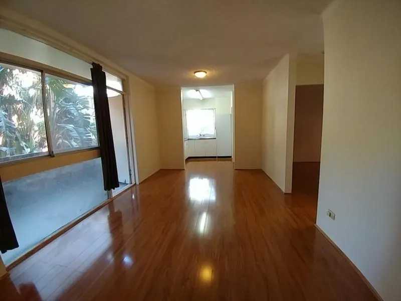 Ultra Convenient 2 Bedroom Unit - Close to Gladesville Shops/Supermarket and Public Transport by Short Walk 