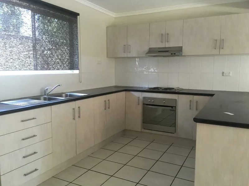 LARGE 3 BEDROOM TOWNHOUSE