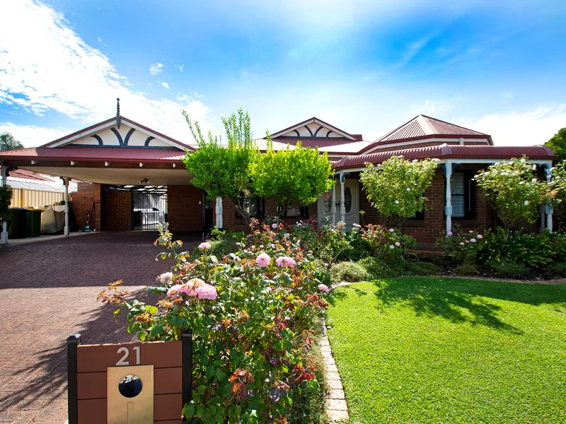 RESORT-STYLE LIVING