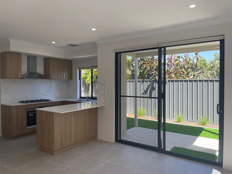 Brand new 4x2 house Walk to Willetton Senior High, Burrendah Primary and Stockland Shopping centre