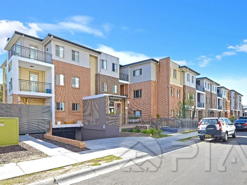 Space bedrooms apartment in Holroyd Garden park.