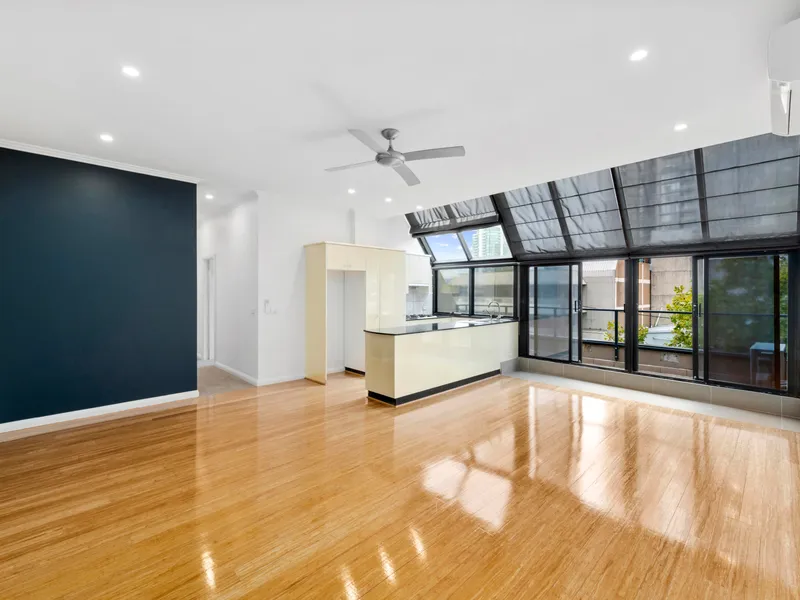 Recently refurbished North facing 2 Bedroom Apartment