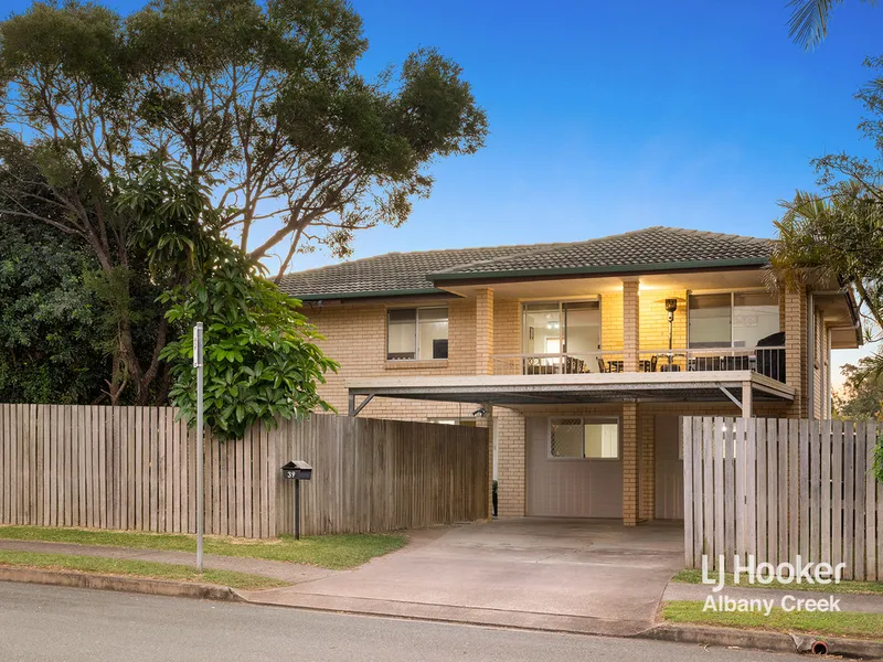 SUPERB OUTDOOR & DUAL-LIVING POTENTIAL IN FAVOURED LOCATION