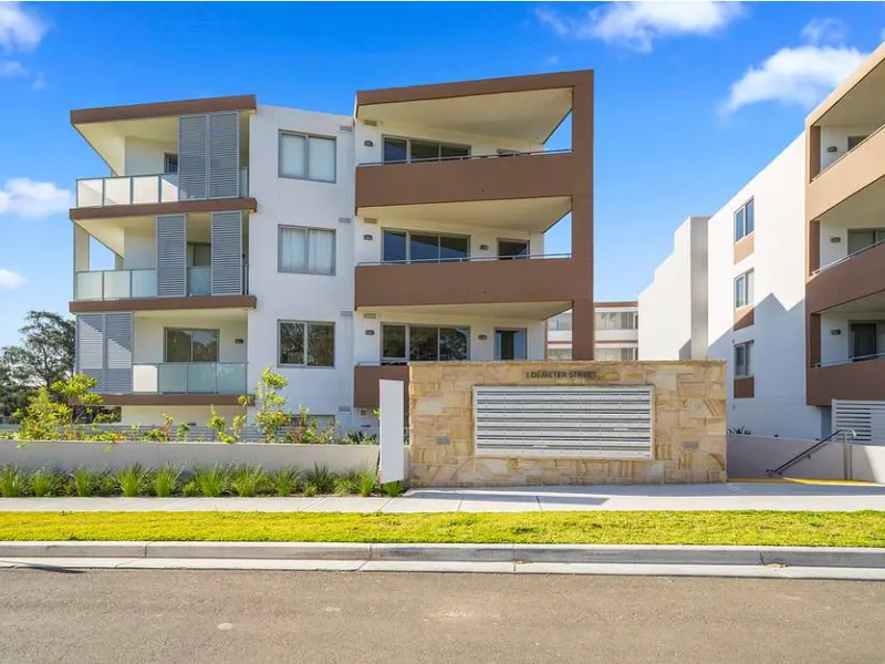 Villa Style 3 Bedroom + Study With Huge Courtyard & 2 Car Spaces!