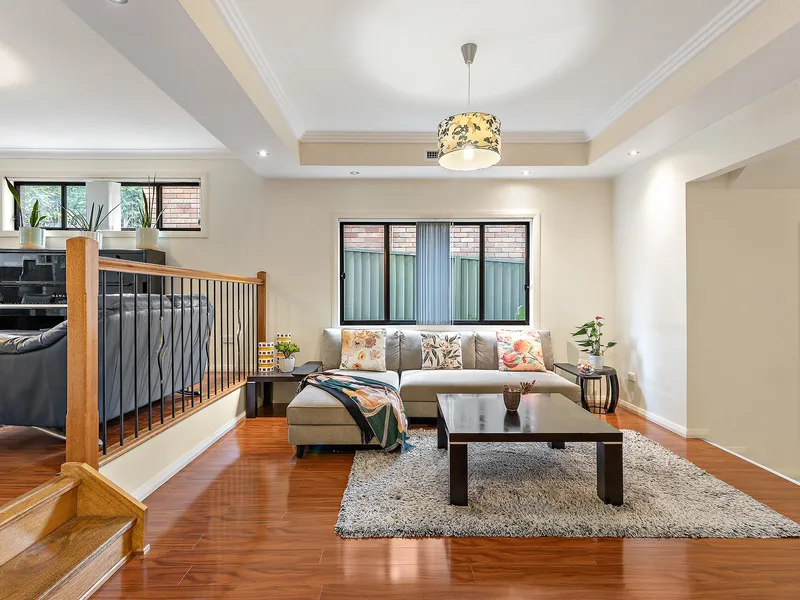 Stylish living close to schools and shops