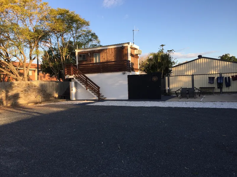 Inner City Accomodation Development, Town House, Australian Travellers Lodge or Backpackers with pizza parlour or corner shop..