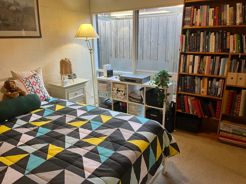 Quaint 2 bedroom cottage in quiet tree-lined street