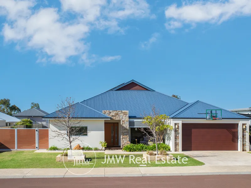 MODERN LARGE FAMILY HOME