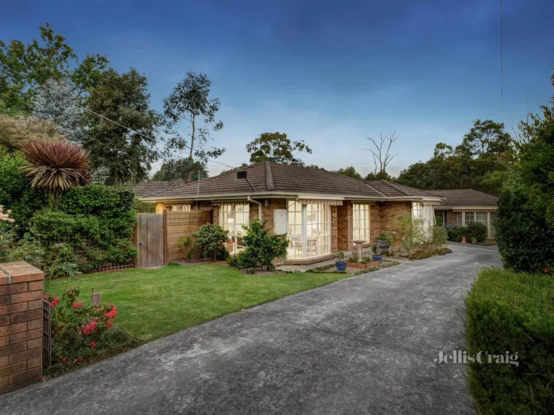 Beautiful single level living, walk to shops