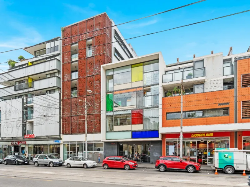 Super-large 2 bedrooms 2 bathrooms with Balcony in heart of Collingwood