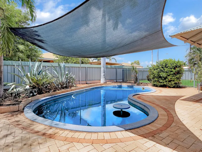 STUNNING HOME IN BAYNTON WITH BELOW GROUND POOL!