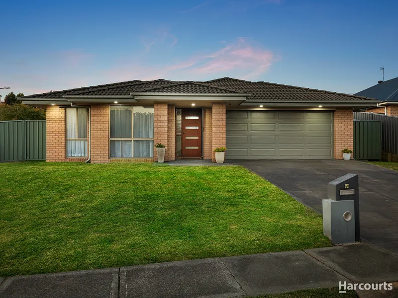 Spacious family living, stroll to Cameron Park Plaza