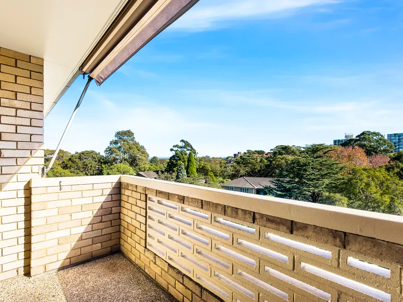 TOP FLOOR TWO BEDROOM APARTMENT