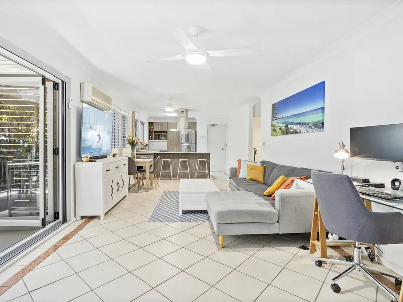 Ground Floor Coastal Living only 300m to Burleigh Beach