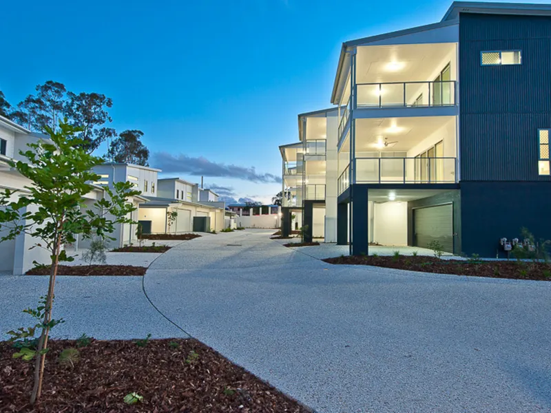 DHA Lease – 3 level exceptional townhouse. Guaranteed lease until 2025.