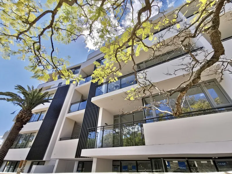 SOLD SOLD SOLD! LAST NORTH FACING 2 BED IN THE HEART OF LINDFIELD!