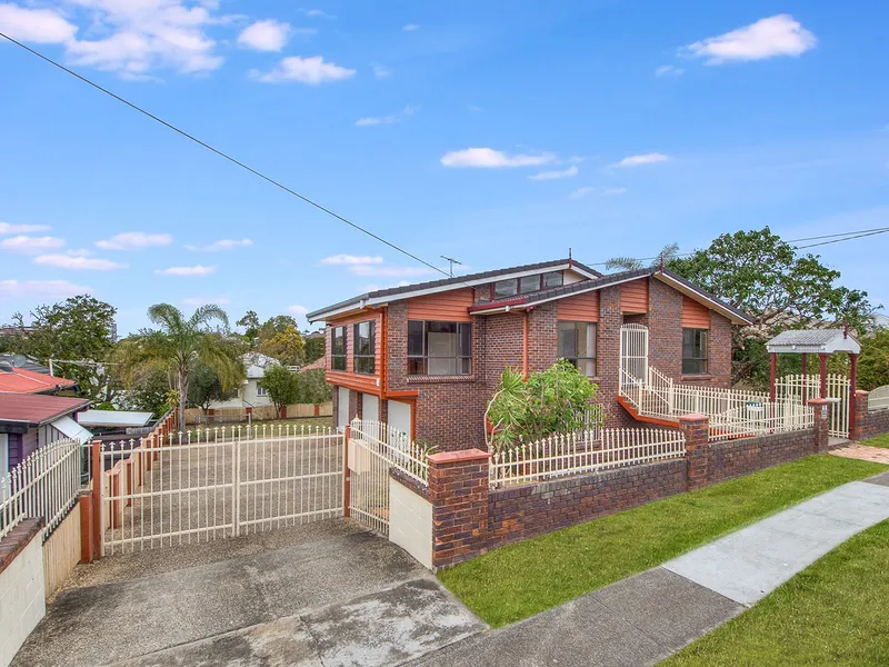 Huge family home in Wilston State School Catchment