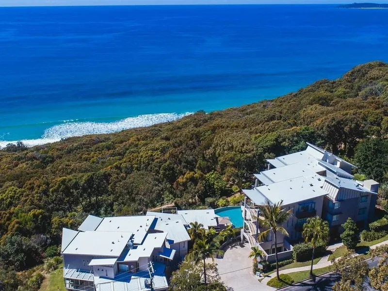 GET INTO THE MARKET ON THE OCEAN SIDE OF COOLOOLA DRIVE