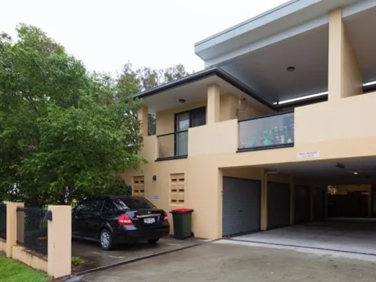 3 BEDROOM, AIR CONDITIONED UNIT WITH DISHWASHER