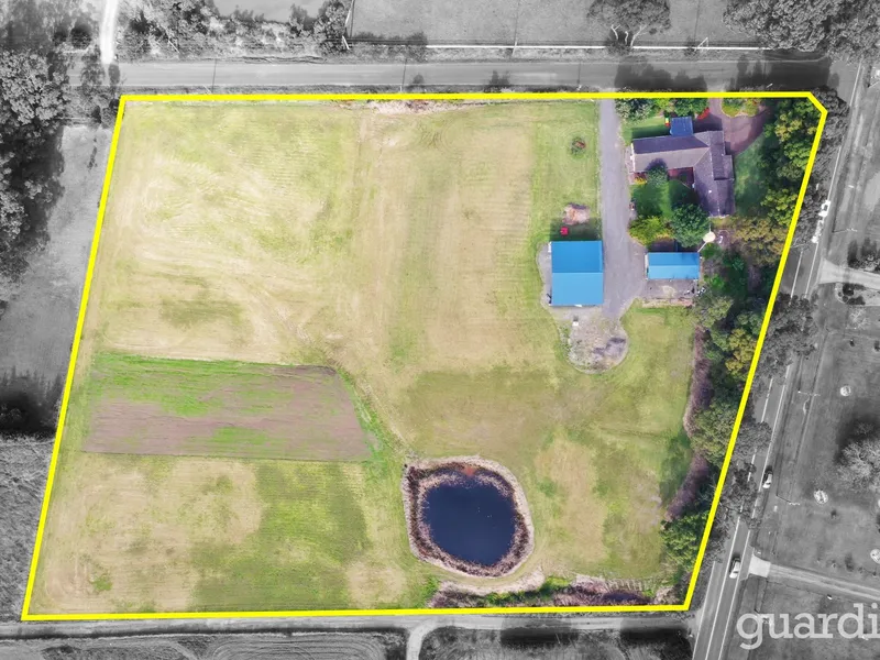 House with Granny Flat on acreage!