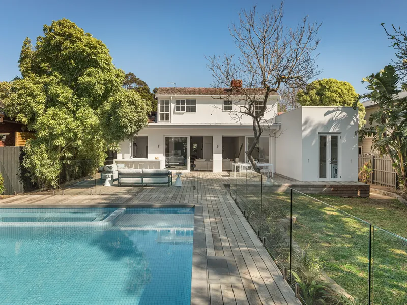 Parkside Prestige in Blissful Bayside Pocket