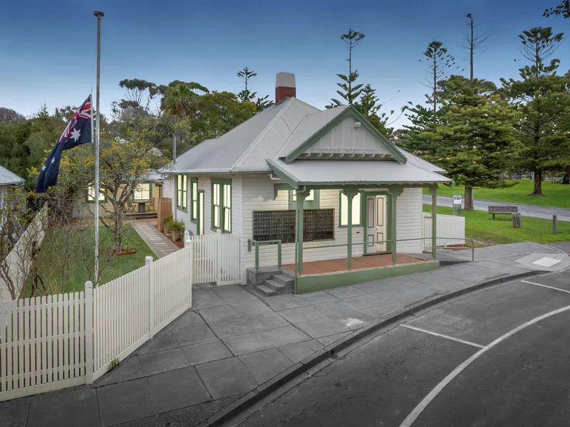 Iconic Landmark In The Heart Of Flinders Village