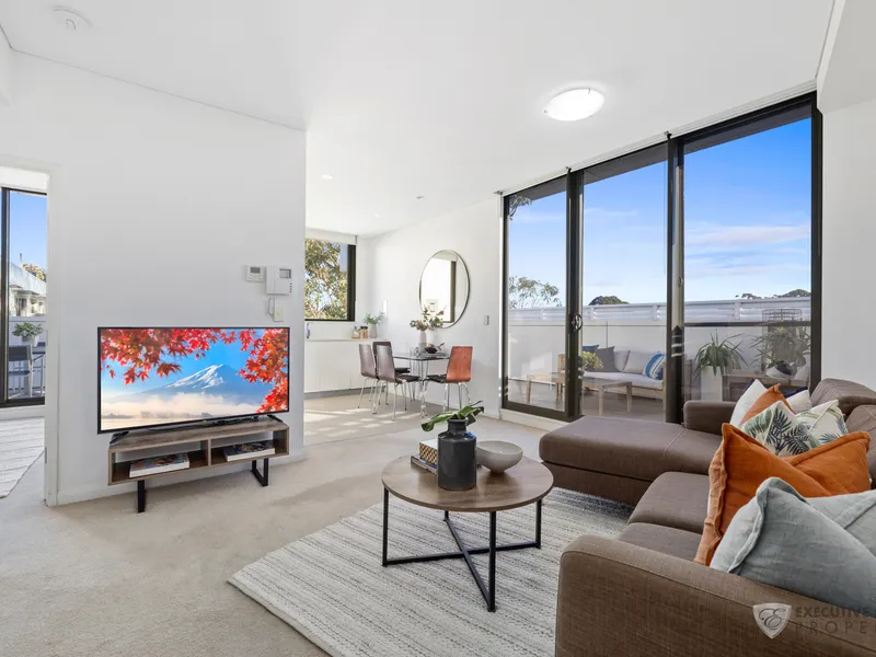 MODERN SPACIOUS APARTMENT IN IDEAL LOCATION + SECURE PARKING