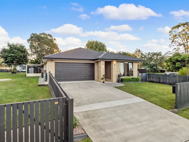 UPPER CABOOLTURE - FAMILY & SHED